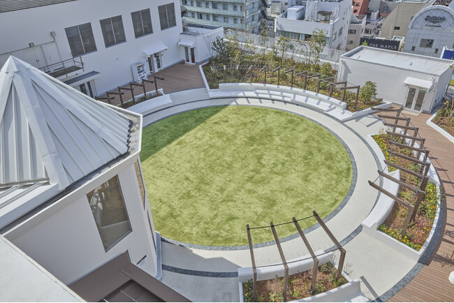 【大丸神戸店】“憩いの広場” が生まれ変わります。8階「みどりの広場」がリニューアル！新たな広場で楽しめるピクニックイベントも開催。