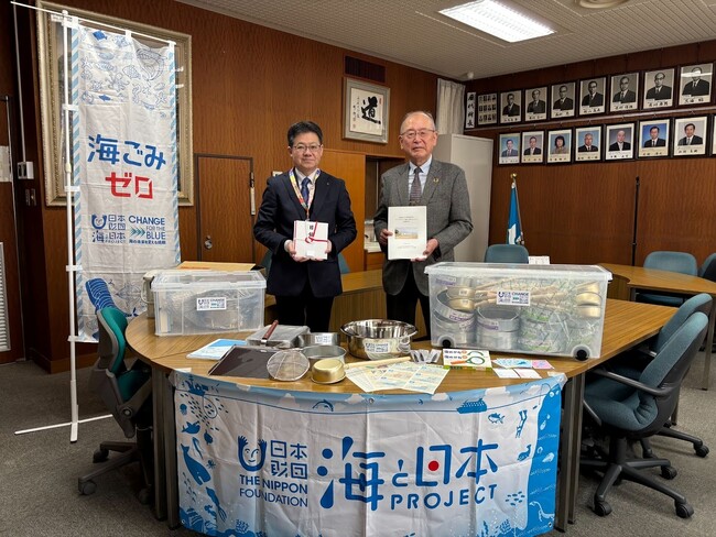 オリジナルで開発した教材が滋賀県教育に活用されます！「マイクロプラスチック調査学習キット」 を県総合教育センターに寄贈しました