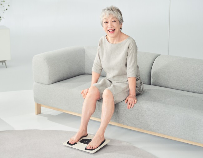 座って足を乗せるだけで足裏～ふくらはぎを鍛える、Foot Fitシリーズに最薄・最軽量モデル「Foot Fit 3 Compact（フットフィット3 コンパクト）」登場