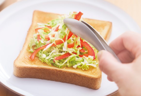4月12日は「パンの日」。忙しい朝こそ「パンとサラダとマヨネーズ」で手軽に賢く健康習慣!