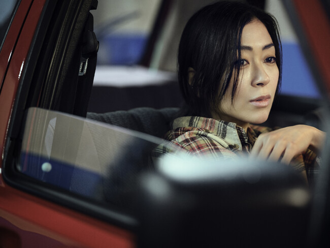 伝説のレギュラー番組が復活！　綾鷹 presents 「宇多田ヒカルのトレビアン・ボヘミアン スペシャル 2026」リスナーからメッセージを募集中。新曲の世界初フルオンエアも