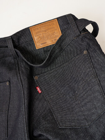 【Levi’s(R) for EDIFICE 】別注TWISTED BELTED リジッドデニムを発売。現代的な感性と洗練を加えた佇まいのデニム。
