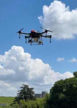 農地の状況把握や生育分析に活用されるドローン