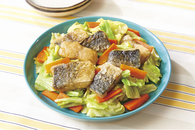 フライパンひとつでサワラのバター炒め 「子どもに魚と野菜を」利用者参加で開発