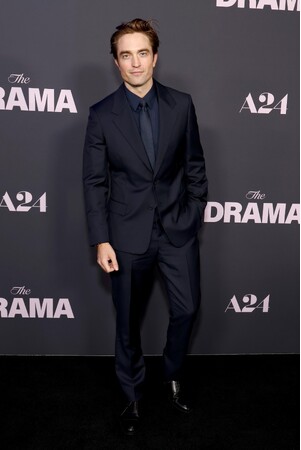 【Dior】ロバート・パティンソンが映画 『THE DRAMA』 のプレミアでディオールを着用