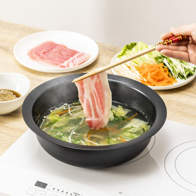 蒸し料理も鍋料理も楽しめる！IH・ガス火対応の「蒸し器付き卓上鍋」を新発売