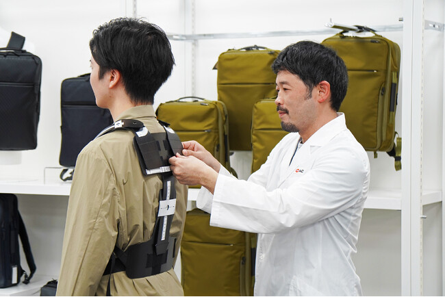 ４タイプからショルダーハーネスを選べる「ガジェタブルDP2 4U」体験型イベント、大丸梅田店にて期間限定開催
