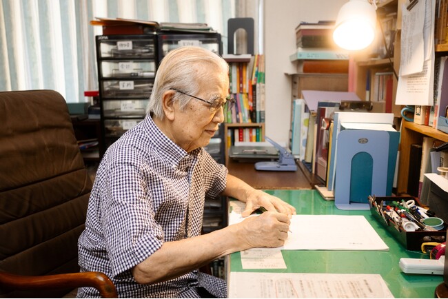 91歳、阿刀田高。最後の小説集『掌より愛をこめて』、5月27日(水)発売決定!