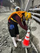 写真2：作業姿勢への影響確認の様子
