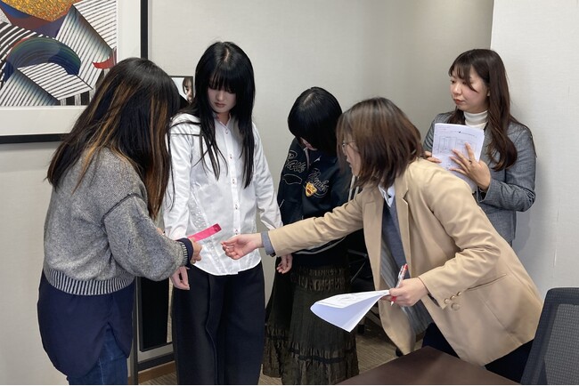 ORIHICA＆女子美術大学＆フレックスジャパンによる産学協働プロジェクト第5弾【BIZSPO(R)セットアップに合うトップス】