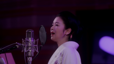 豪華アーティスト12組が明治チョコレートのテーマを歌い継ぐ“Melody of meiji”に藤あや子が登場！艶やかな声で歌い上げる！次はイルカにバトンタッチ。中森明菜、五木ひろし、TOSHI-LOW、FRUITS ZIPPER、こっちのけんと、森高千里、新浜レオンが過去登場