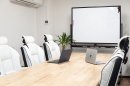 カフェのような大テーブルで作業ができ、一般就労を想定した環境の中で実践的なスキル習得が可能です。 カフェのような大テーブルで作業ができ、一般就労を想定した環境の中で実践的なスキル習得が可能です。