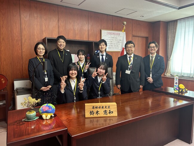 山形の高校生チームONI³が農林水産大臣を表敬訪問