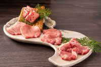 “黒タンを一本丸ごと”大阪の焼肉店「牛次郎」が新提案　関西トップクラスの精肉卸PFCグループの強みで実現