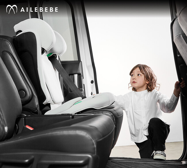 子どもが自分で乗り降りしやすい。低座面設計のR129適合ジュニアシートが登場｜エールべべ
