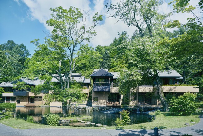 【星のや軽井沢】この夏、猛暑知らずの避暑旅へ。喧騒から離れ、自然に溶け込む、至福の涼感ステイを提案