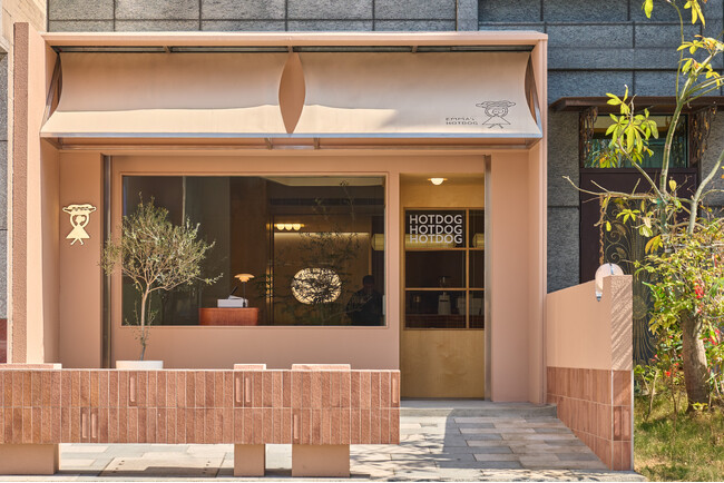 長野・蓼科発の「EMMA's HOTDOG」が台湾・桃園市に海外1号店をオープン