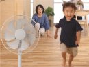 元気なお子さまのヒヤリハッとに、触れたら止まる扇風機 元気なお子さまのヒヤリハッとに、触れたら止まる扇風機