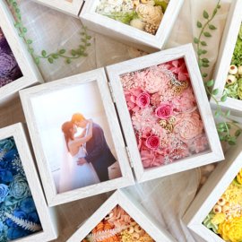 様々なお色味のフォトフレームをご用意。お母さまにぴったりなプレゼントが見つかります。 様々なお色味のフォトフレームをご用意。お母さまにぴったりなプレゼントが見つかります。
