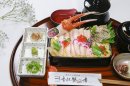 「香住ガニのお重 上」5,000円。ぜいたくな2段仕立て。