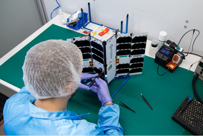 兼松、スペイン発宇宙スタートアップ「FOSSA Systems」と国内代理店契約を締結
