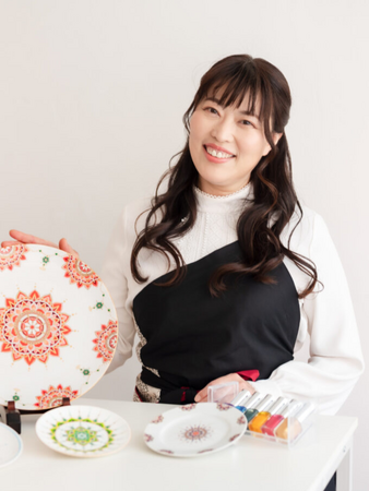 東京芸術劇場に咲く曼荼羅アート、畠中あきこ氏が描く季節感と琳派の表現