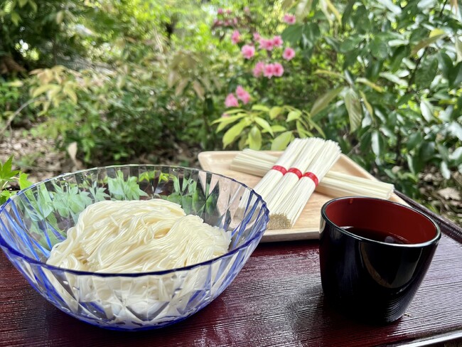 【兵庫県宍粟市】肉の居場所がさらに危うい。GW限定、野菜マルシェ＆締めのそうめんで楽しむ温泉併設の日帰りBBQ体験〈ウッドデザインパーク与位〉