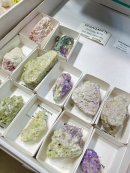 カラフルな宝石の原石 カラフルな宝石の原石