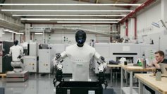 シーメンスとHumanoid、工場現場に「フィジカルAI」を導入：NVIDIAと連携し、産業オペレーションヒューマノイドを導入