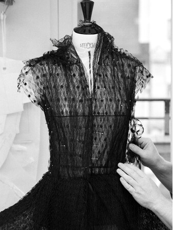 【Dior】エミリー・ブラントが『プラダを着た悪魔2』の”A NIGHT WITH RUNWAY”ガラで着用したドレスのサヴォワールフェールを公開