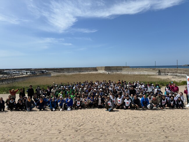 イオン ハートフル・ボランティア「海ごみクリーンアップ・ボランティア」を輪島市門前町黒島地区で実施、約３００名が参加！
