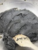 黒いシュー生地