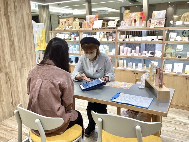 【導入事例公開】パーフェクト社、山田養蜂場の直営店舗にAI肌診断ツール「スキンケアプロ」を提供