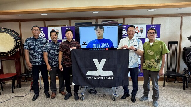 JWL初！トロント・ブルージェイズとのマイナー契約選手金城朋弥投手が沖縄市⾧を表敬訪問