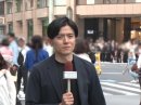 青木源太　街頭インタビューの様子(2)