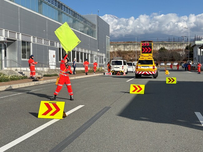 【JAF静岡】「高速道路上での安全対策を学ぶ大人の見学会」を開催します