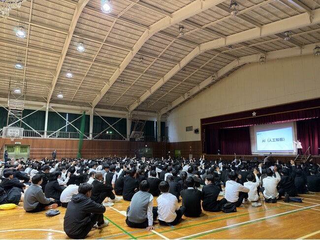 茨城県立下妻第一高等学校・附属中学校にて、15歳起業家のプロデューサーが講演・ワークショップを実施
