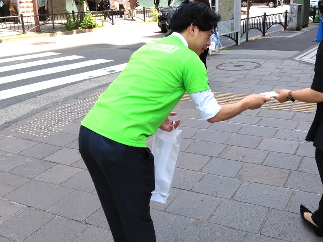 ライフネット生命 「顔の見える会社」として、恒例行事のあいさつ活動を実施