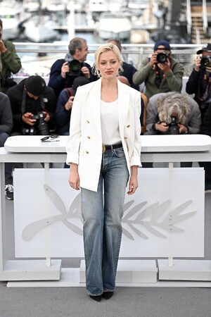 【DIOR】カンヌ国際映画祭のフォトコールにナディア・テレスキウィッツ、アウグスト・ディールが登場