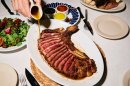 チュレトン:スペインの炭火焼き骨付きLボーンステーキ チュレトン:スペインの炭火焼き骨付きLボーンステーキ
