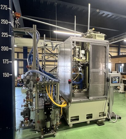 機械全高と動作時間の大幅削減を実現する竪型熱処理設備を開発