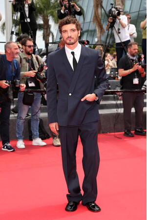 【ルイ・ヴィトン】ニールス・シュナイダー、第79回カンヌ国際映画祭で着用したカスタムメイドウェアのサヴォアフェール