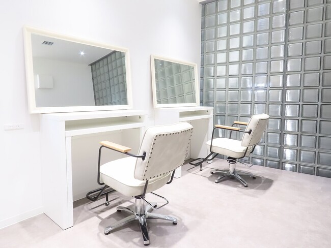 【新宿三丁目駅直結】現役プロヘアメイクが手掛けるヘアメイクサロン「amunedat saron]をオープン