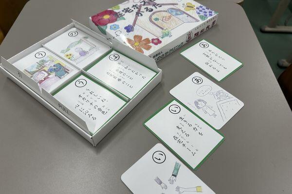 【福岡大学】薬学部「ふくやくプロジェクト」の学生が、在宅ホスピスかるたを作成しました