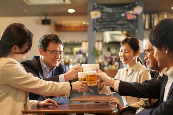 「ほぼ毎日飲む」3割超、男性はひとり飲み　女性はつながり志向