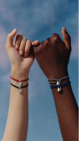 【ルイ・ヴィトン】「LOUIS VUITTON for UNICEF」パートナーシップ10周年を記念し、「シルバー・ロックイット」の2026年新作を発表