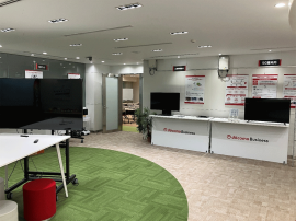 <「CROSS LAB Kanazawa」の室内> <「CROSS LAB Kanazawa」の室内>