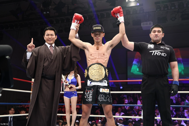 【K-1REVENGE 大会事後レポート】石田龍大・横山朋哉が鮮烈な1RKOでダブル王座獲得！サッタリがリベンジロードへ前進。岡田紗佳さんがSPラウンドガール初登場で自己採点は8000点！