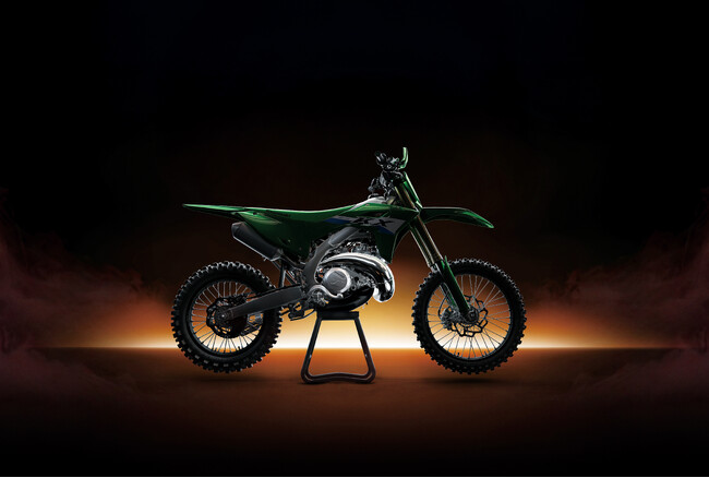 カワサキから新型「KX327X」登場 ― 新世代の2ストローク・クロスカントリーレーサー