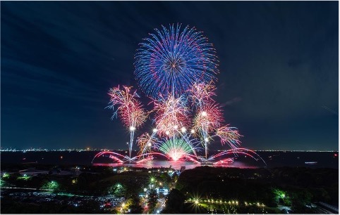 約 2.5 万人が有料観覧席で来場！湘南美容クリニック presents SBI 舞花火 in 千葉・稲毛海浜公園（いなげの浜）feat. SKY ORCHESTRA開催レポート